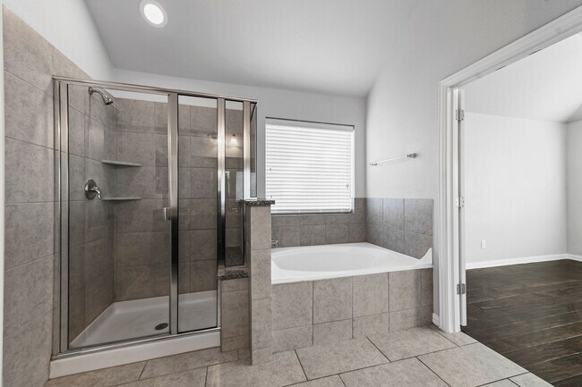 Building Photo - Charming 1-Story 4 Bedroom 2 Bathroom in L...
