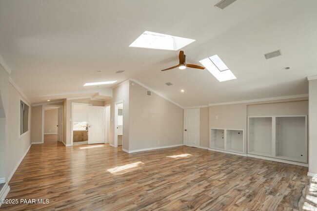 Building Photo - 847 Clubhouse Dr