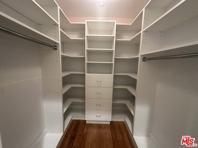 Building Photo - 324 N Palm Dr