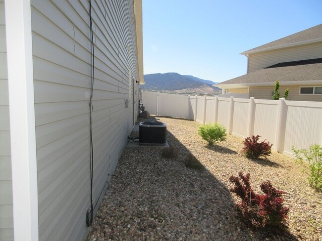 Building Photo - Single Level Twin Home, Gemini Meadows