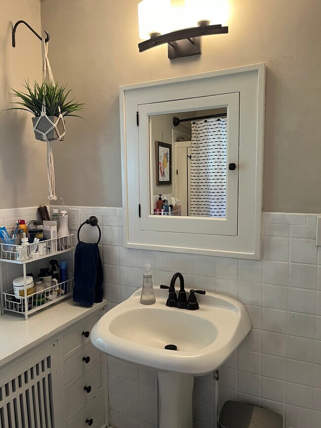 Building Photo - 4732 Harriet Ave