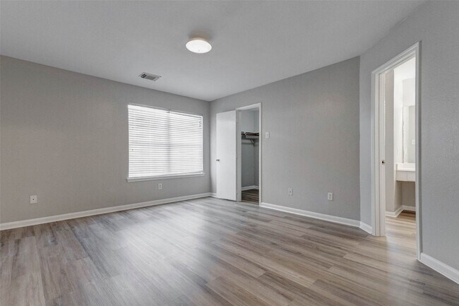 Building Photo - 9307 Grove Haven Dr