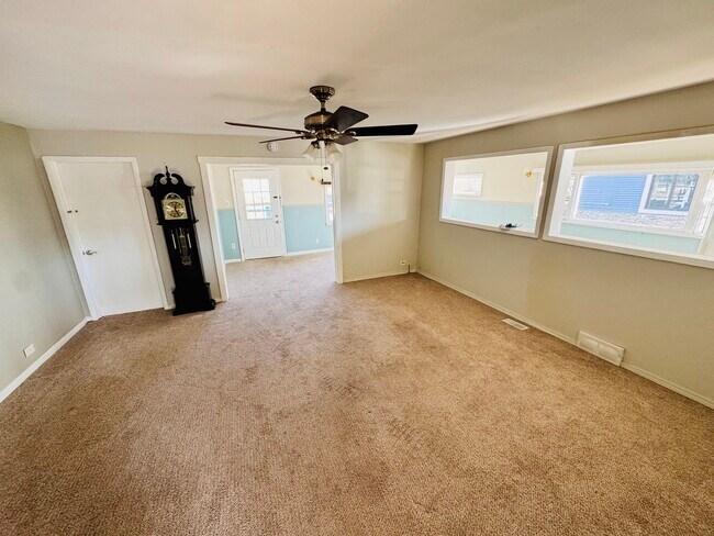 Building Photo - 42160 N 6th Ave