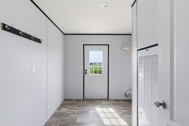 Building Photo - 303 Mesa Rdg