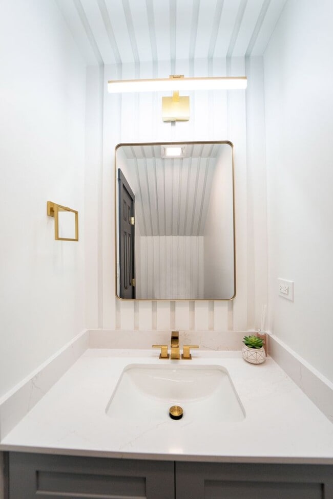 Building Photo - Welcome to Your Luxurious, Fully Renovated...