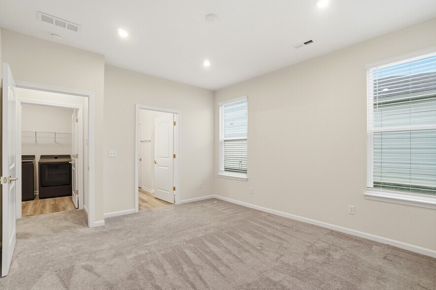 Building Photo - 1242 Fairstone Dr