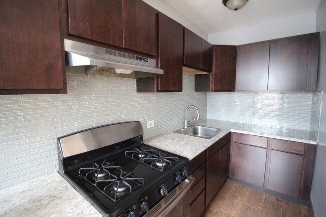 Building Photo - 4811 N Harding Ave
