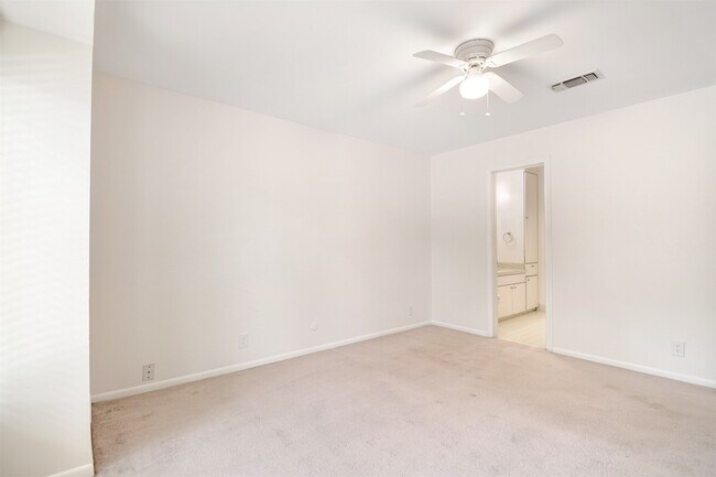 Building Photo - 6332 Chevy Chase Dr