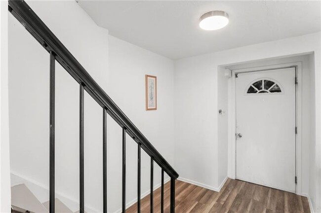 Building Photo - 310 Enright Ct