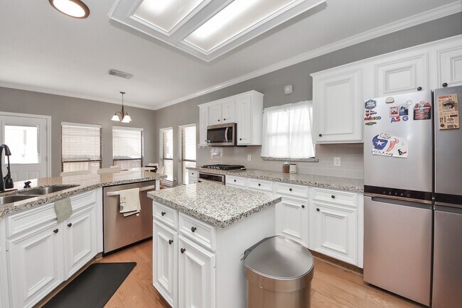 Building Photo - 3010 Ashton Park Dr