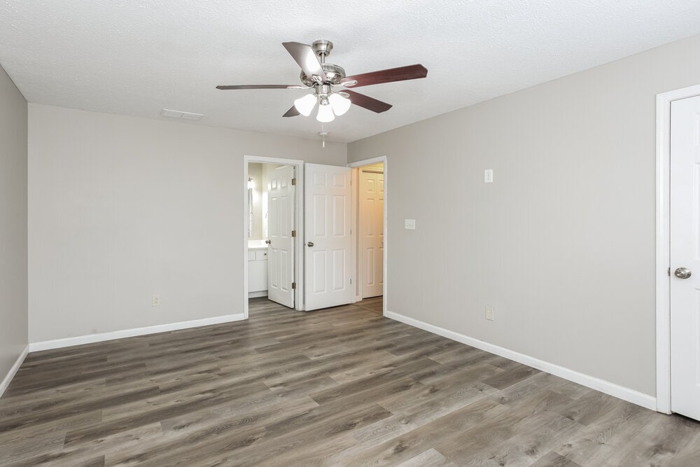 Building Photo - 1120 Central Park Blvd N