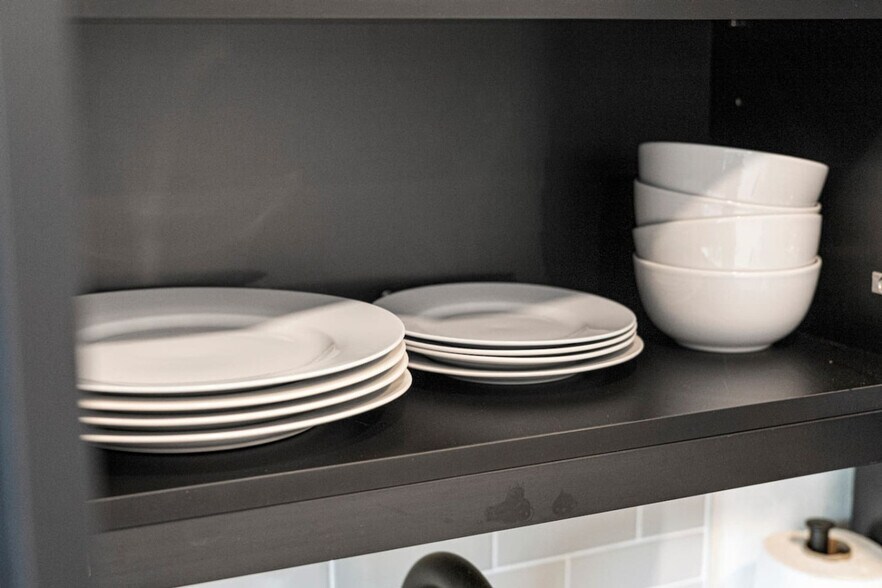 Building Photo - 596 W 9th St