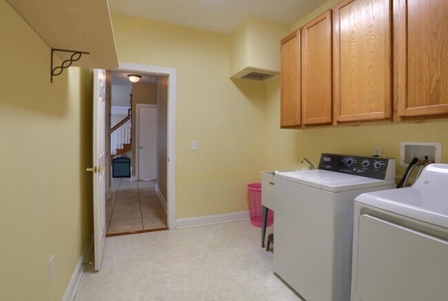Building Photo - Luxury 5-Bedroom Home for Rent – $4,500/Month + Utilities