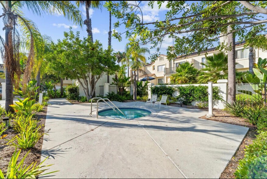 Building Photo - 35 Fleurance St