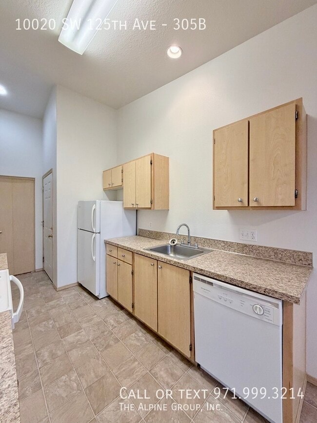 Building Photo - 10020 SW 125th Ave