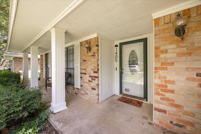 Building Photo - 1405 Ivywood Dr