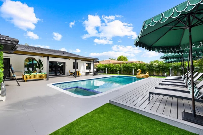 Building Photo - 10366 NW 15th St