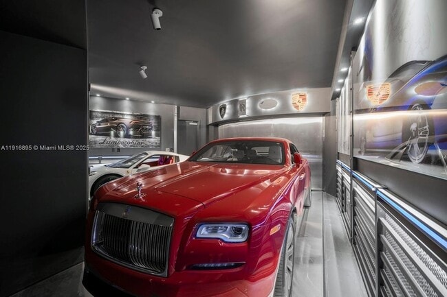 Building Photo - 18555 Collins Ave