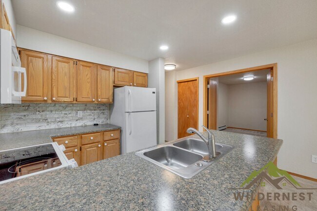 Building Photo - 749 Lagoon Dr