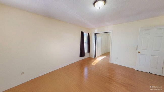 Building Photo - 700 W 1st St