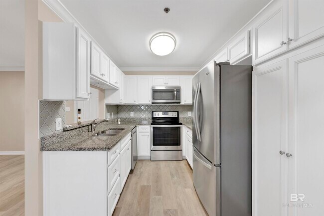 Building Photo - 2200 E 2nd St