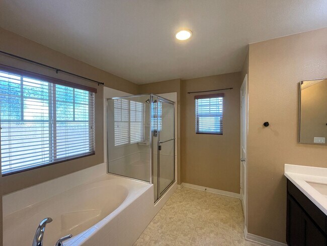 Building Photo - Lancaster 3 Bedroom + 2 Bathroom