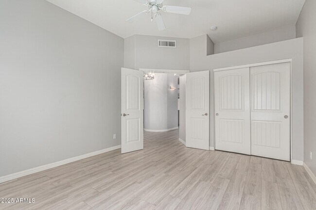 Building Photo - 16107 E Emerald Dr
