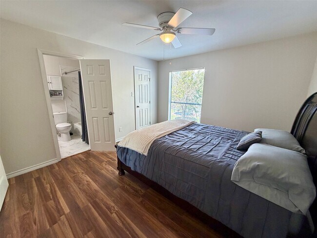 Building Photo - 3300 Pebblebrook Dr