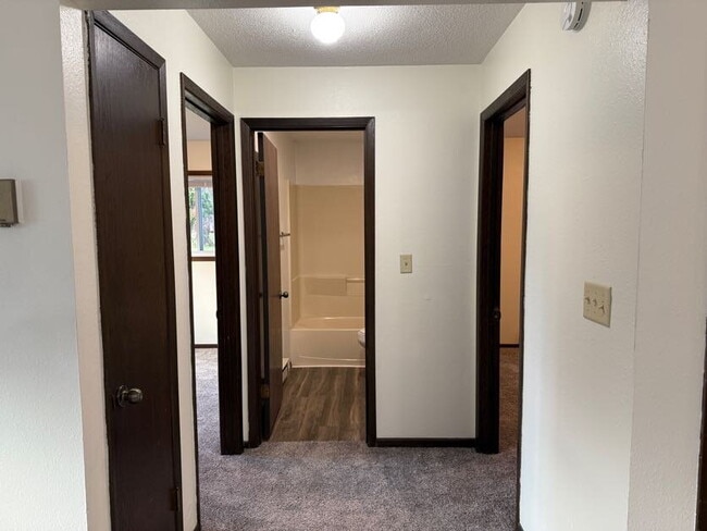 Building Photo - Spacious 2-Bed, 1-Bath Apartment Just 15 Minutes from Fargo