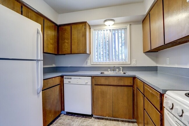 Building Photo - 1 Bed / Bath Available soon! Washer/Dryer in unit!