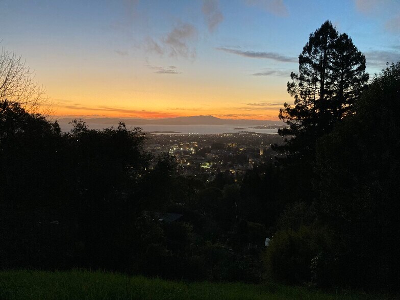 Building Photo - 365 Panoramic Way