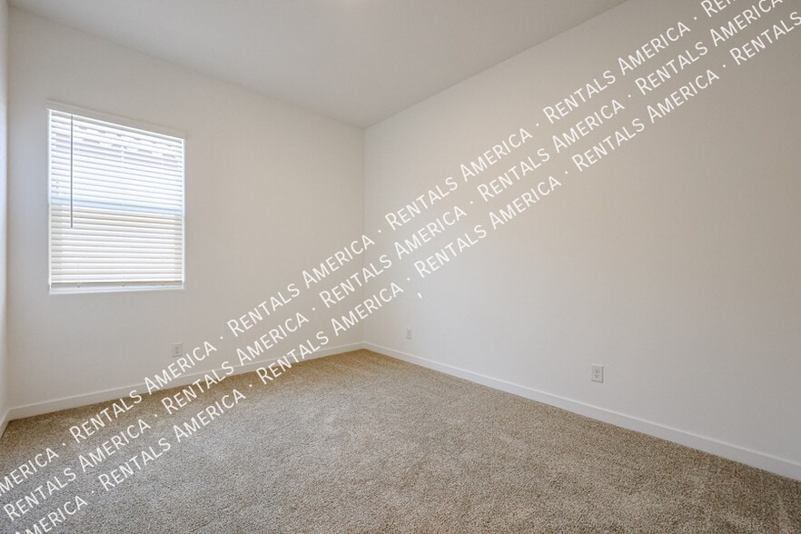 Building Photo - 23075 E Lords Wy