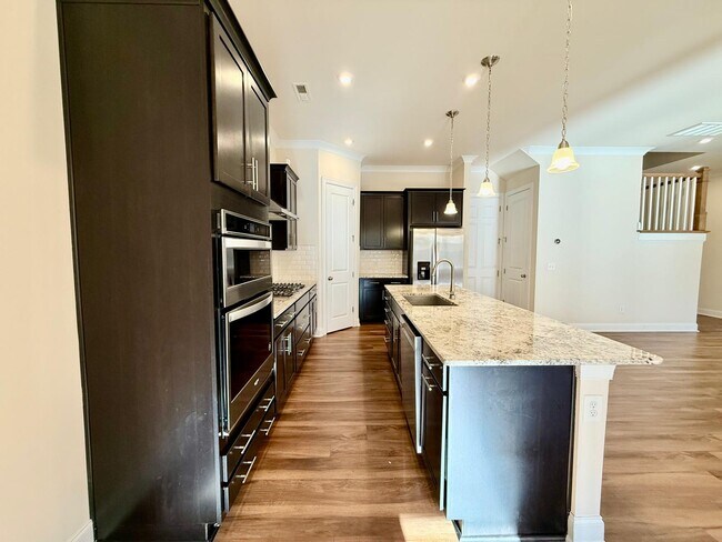 Building Photo - 127 Heathbrook Ln