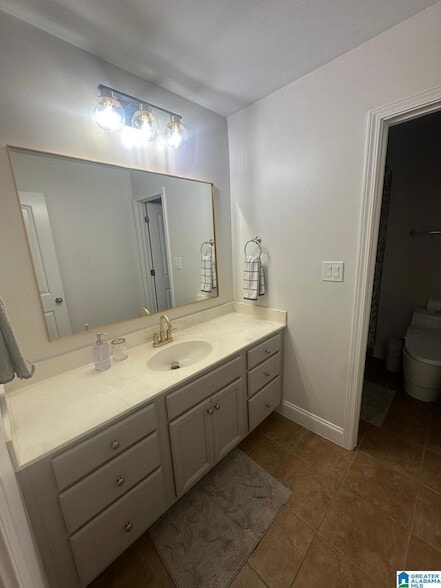 Building Photo - 221 Castlehill Dr