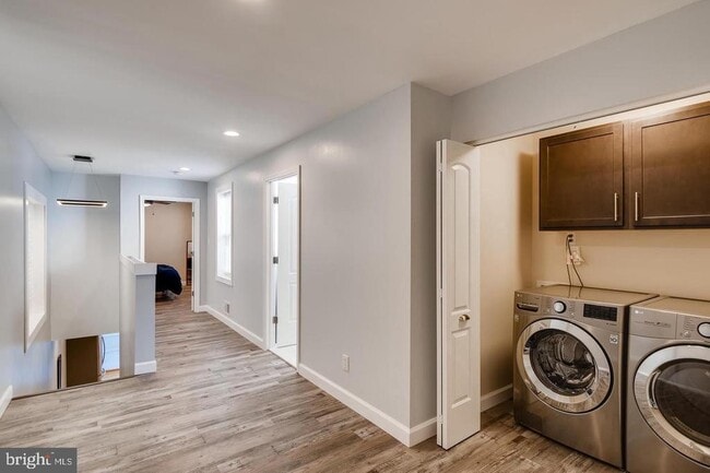 Building Photo - 513 S Regester St