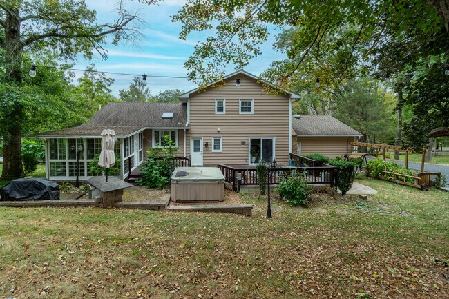 Building Photo - 230 Jacobs Creek Rd