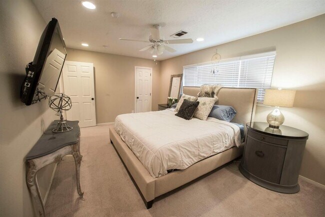 Building Photo - 3123 Lazy Spring Dr