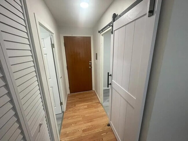 Building Photo - 12520 Edgewater Dr