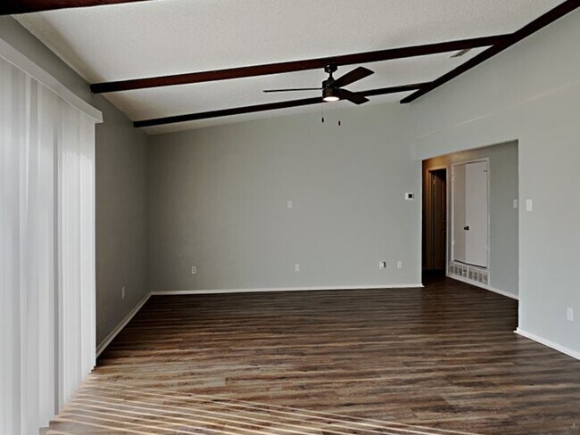 Building Photo - 2312 Suffolk Ln