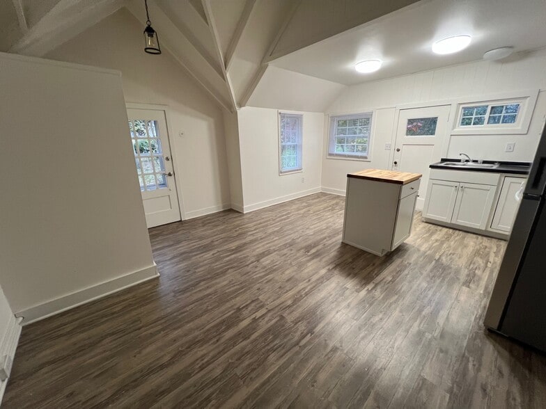 Building Photo - 826 Dryden Rd