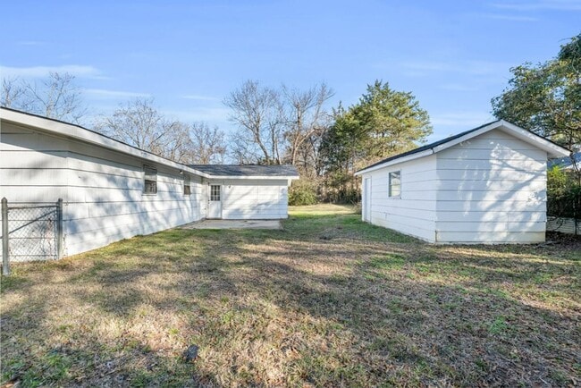 Building Photo - Renovated 4 Bedroom 2 Bath Home with Shop for Rent!