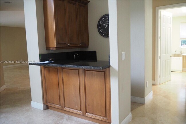 Building Photo - 2750 Jockey Cir