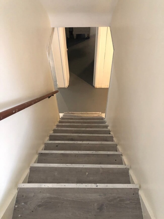 Building Photo - 3 bedroom - 1 bath - Warrendale - $1300