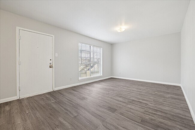 Building Photo - 1716 Crownover Rd