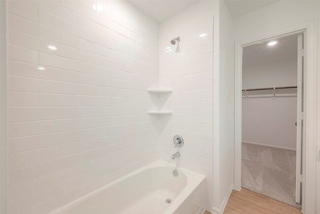 Building Photo - 1491 Las Cuevas Dr