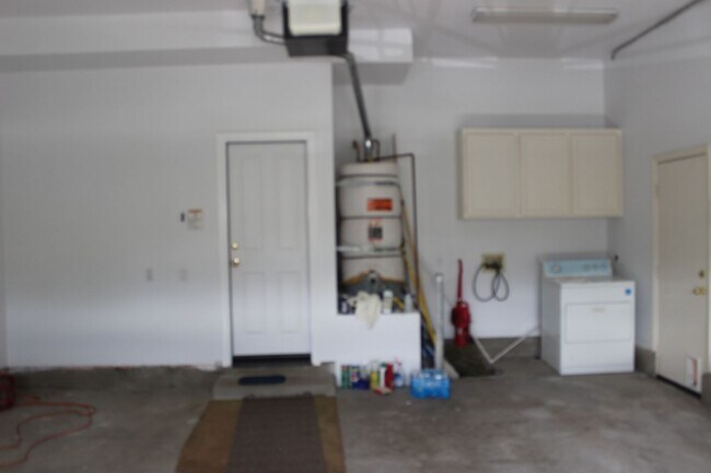 Building Photo - 39 Whispering Pine