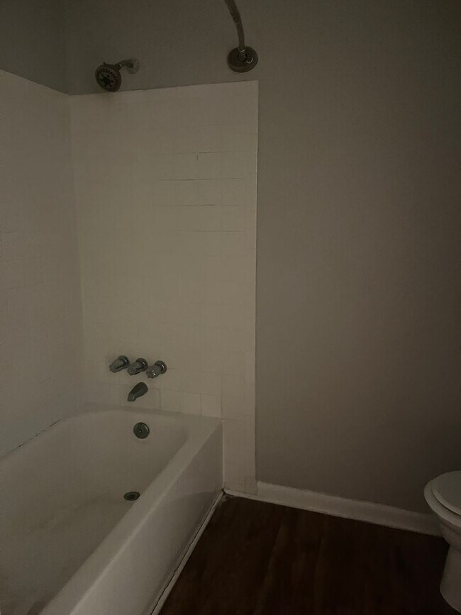 Building Photo - 14 Low Hill Ln