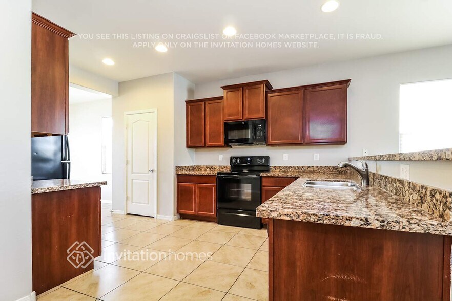 Building Photo - 24446 W Sheraton Ln