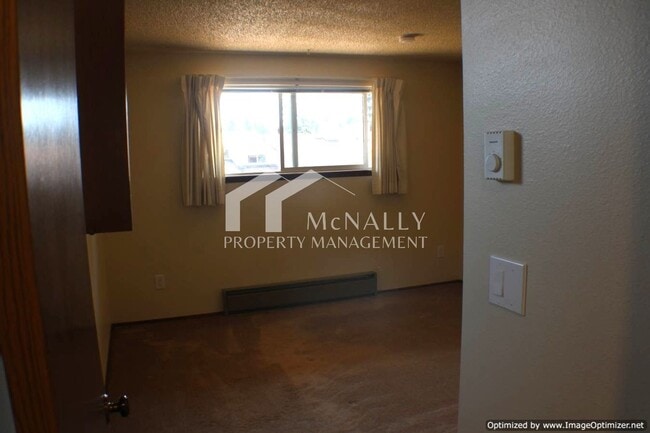 Building Photo - Spacious 3-Bedroom Condo with Detached 1-C...