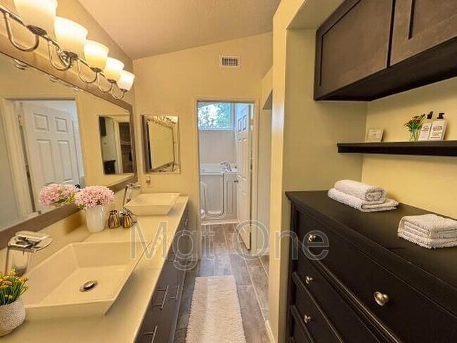 Building Photo - 13723 Berkeley Ct